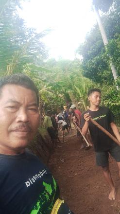 GOTONG ROYONG PEMBUATAN BADAN JALAN WILAYAH UR.1